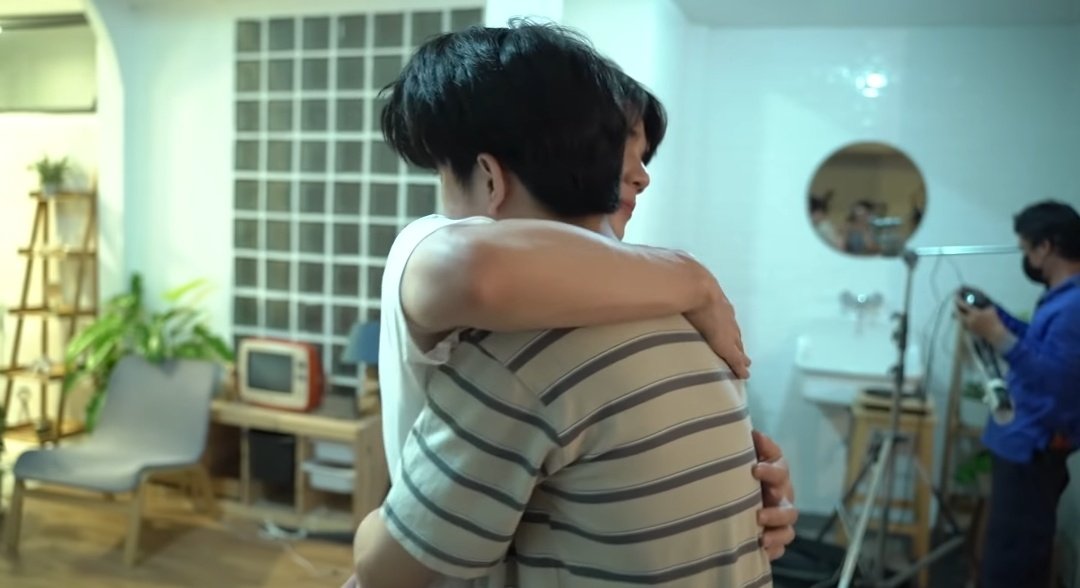 P_m0ta's tweet photo. Insideの「Hug me one more time」って言ってるのが弱ってるSeaくんではなく励ましているJimmy先生からなことにウウウワーーッ!!😫💥💥ってなってる(ぶり返し)
何も言わず一方的なハグをするでもなく、「ハグしてあげる」でもなく、「もう一回ハグして」なのよ…
#InsideViceVersa
#ViceVersaSeries https://t.co/4Xvxiu4tw7
