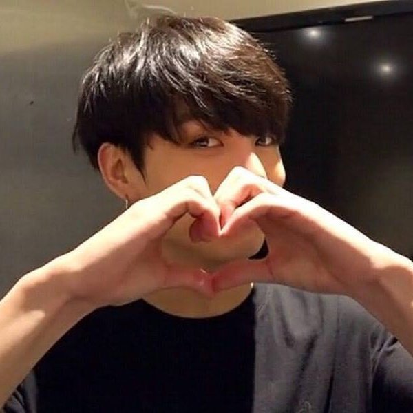 cooffeemin's tweet photo. Tulipán love-#kookgiau 

𝒀𝒐𝒐𝒏𝒈𝒊 ama los tulipanes, no hay cosa que adore tanto en el mundo, triste el día donde su nuevo vecino, 𝑱𝒖𝒏𝒈𝒌𝒐𝒐𝒌, cayó en su tan preciado jardín. https://t.co/Xk7scWD3Ao