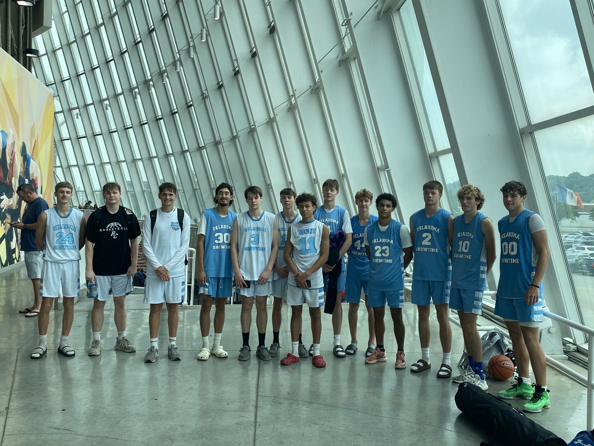 joxford10's tweet photo. Showtime blue and white with a good showing in KC.. #gettingbettereveryday# https://t.co/z0goxHxJnm