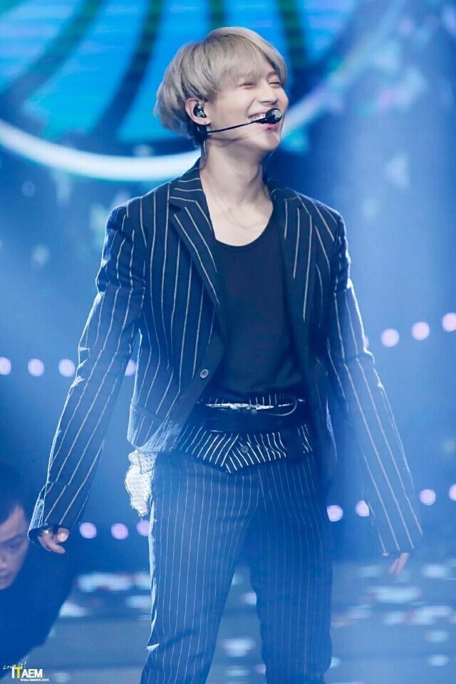 key_yu_'s tweet photo. お誕生日おめでとう🎈
待ってるよ〜😊
だいすき💕

#HAPPYTAEMINDAY
#투데이이즈_��민쓰데이 https://t.co/9rce8SwF9p