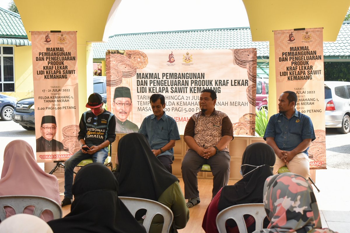pkkelantan's tweet photo. Sekitar Majlis Perasmian Makmal Pembangunan Dan pengeluaran Produk Kraf Lekar Lidi Kelapa Sawit Kemahang bermula dari 17 Hingga 21 Julai 2022 bertempat di Felda Kemahang 1, Tanah Merah, Kelantan.
#krafmemperkasasosioekonomirakyat
#kmck
#mycraftshoppe
#ekrafbazar https://t.co/tivv2CshsA