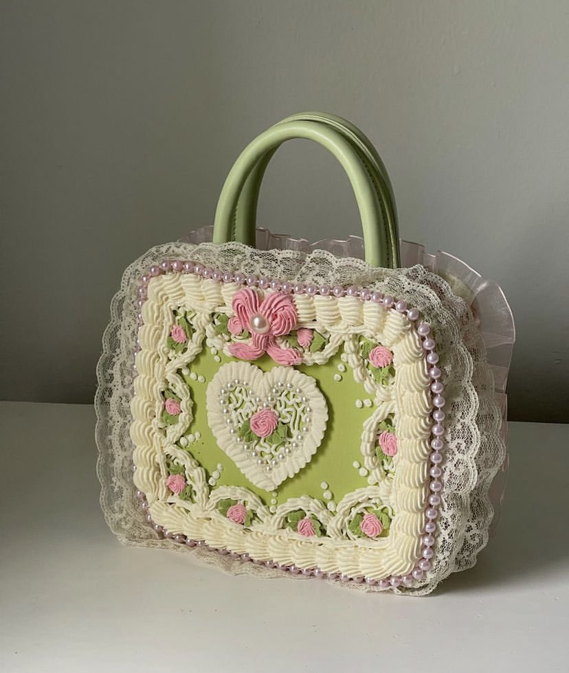 fentyfairies's tweet photo. ♡ cake purses by friendsofmonami ♡ https://t.co/yxBWJWn4Q2