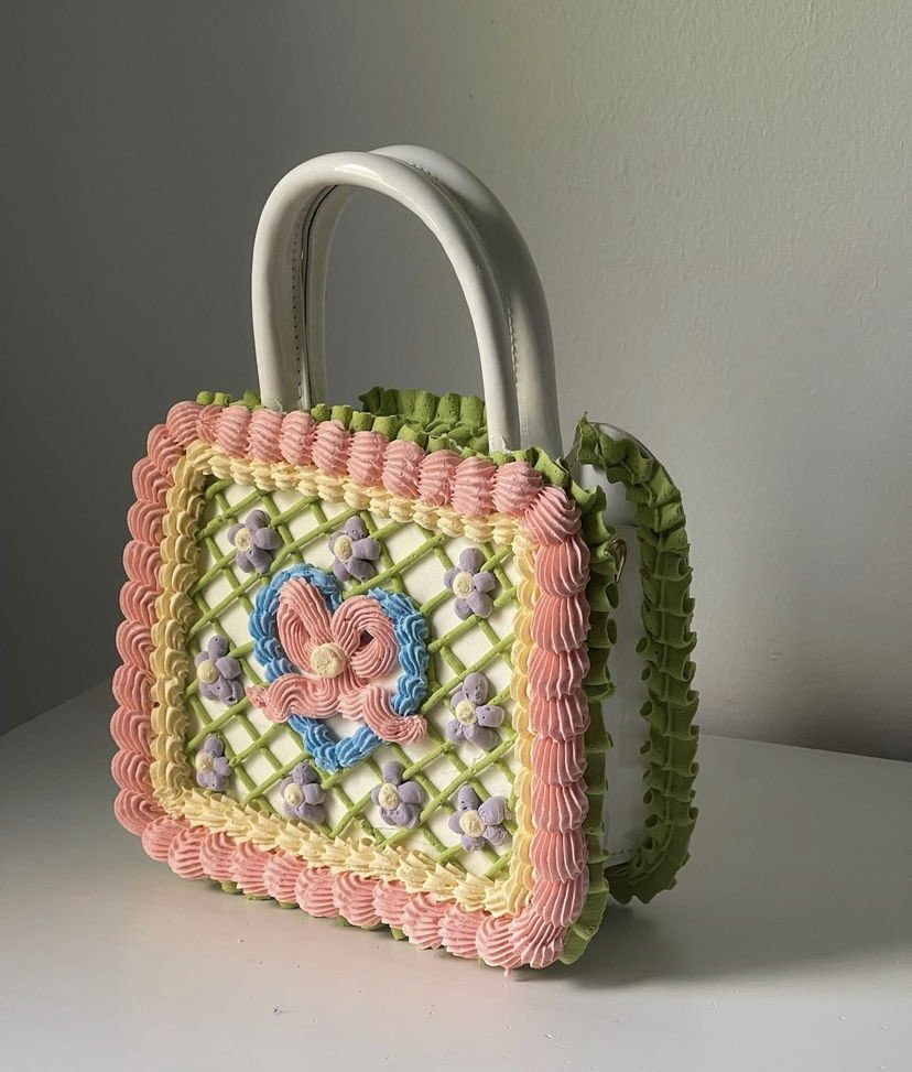 fentyfairies's tweet photo. ♡ cake purses by friendsofmonami ♡ https://t.co/yxBWJWn4Q2