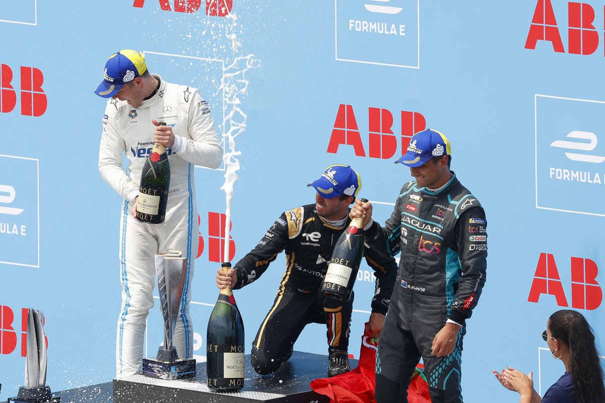 TECHEETAH_'s tweet photo. THAT FEELING when you grab the first season’s victory for the team 🥰

#NYCEPrix #ABBFormulaE #DSTECHEETAH https://t.co/vvIS4LLEpe