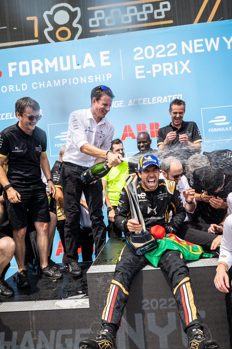 TECHEETAH_'s tweet photo. THAT FEELING when you grab the first season’s victory for the team 🥰

#NYCEPrix #ABBFormulaE #DSTECHEETAH https://t.co/vvIS4LLEpe