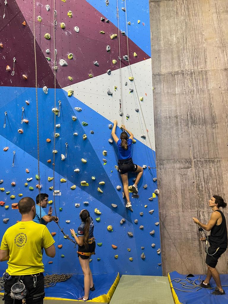 lleidaJove's tweet photo. 🧗 Jornades d'Escalada amb @cemp_i!
🗻 Sortides al rocòdrom de Lleida i Camarasa, on el jovent va poder experimentar pujant tant paret artificial com natural!

🔥 Amunt i som-hi!

Vols formar-ne part? 
lleidajove@paeria.cat
973 700 666

T'hi esperem!

@cemp_i @paerialleida https://t.co/EN8vOlRPGN