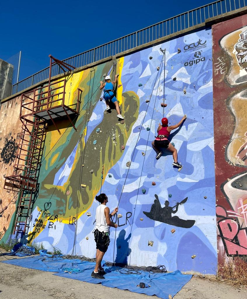 lleidaJove's tweet photo. 🧗 Jornades d'Escalada amb @cemp_i!
🗻 Sortides al rocòdrom de Lleida i Camarasa, on el jovent va poder experimentar pujant tant paret artificial com natural!

🔥 Amunt i som-hi!

Vols formar-ne part? 
lleidajove@paeria.cat
973 700 666

T'hi esperem!

@cemp_i @paerialleida https://t.co/EN8vOlRPGN