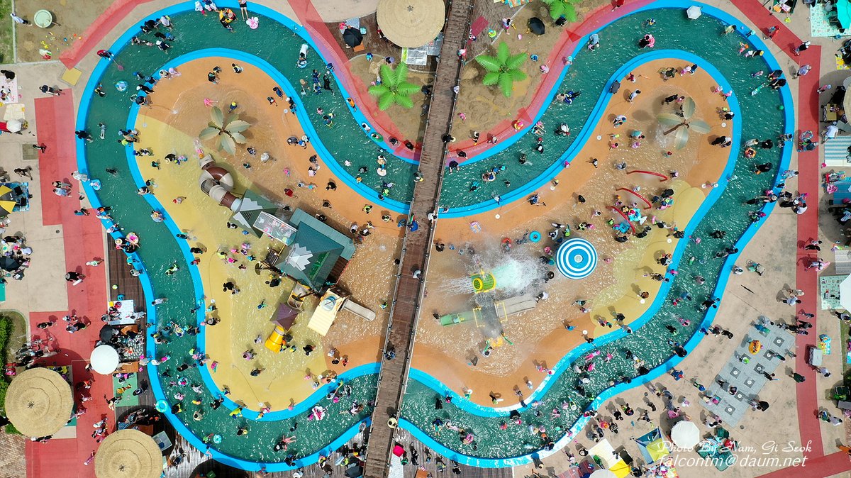 falcontm65's tweet image. 2022.07.02 화랑공원에서...

화랑공원 물놀이장에서 드론을 띄워 촬영해 보았다.
 #성남시 #분당구 #삼평동 #화랑공원 #물놀이장