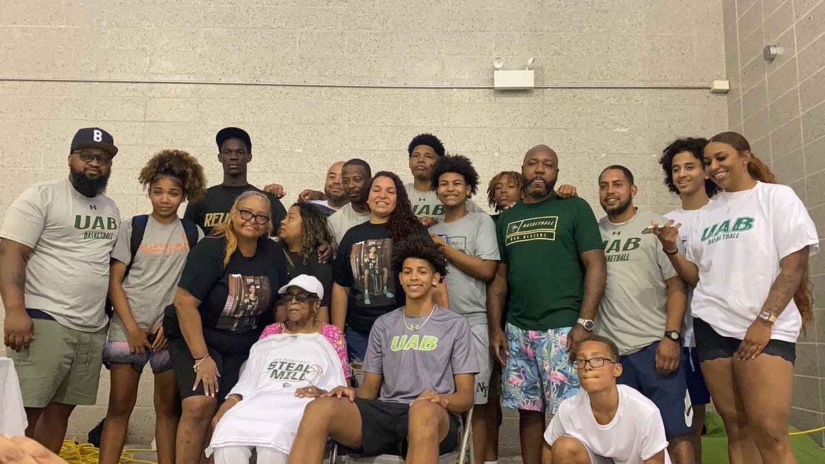 HoopDreams_NYC's tweet photo. Congrats to @tps_hsbb 2023 Guard @kj_satterfield on his commitment to @UAB_MBB https://t.co/uYodDl5nlq