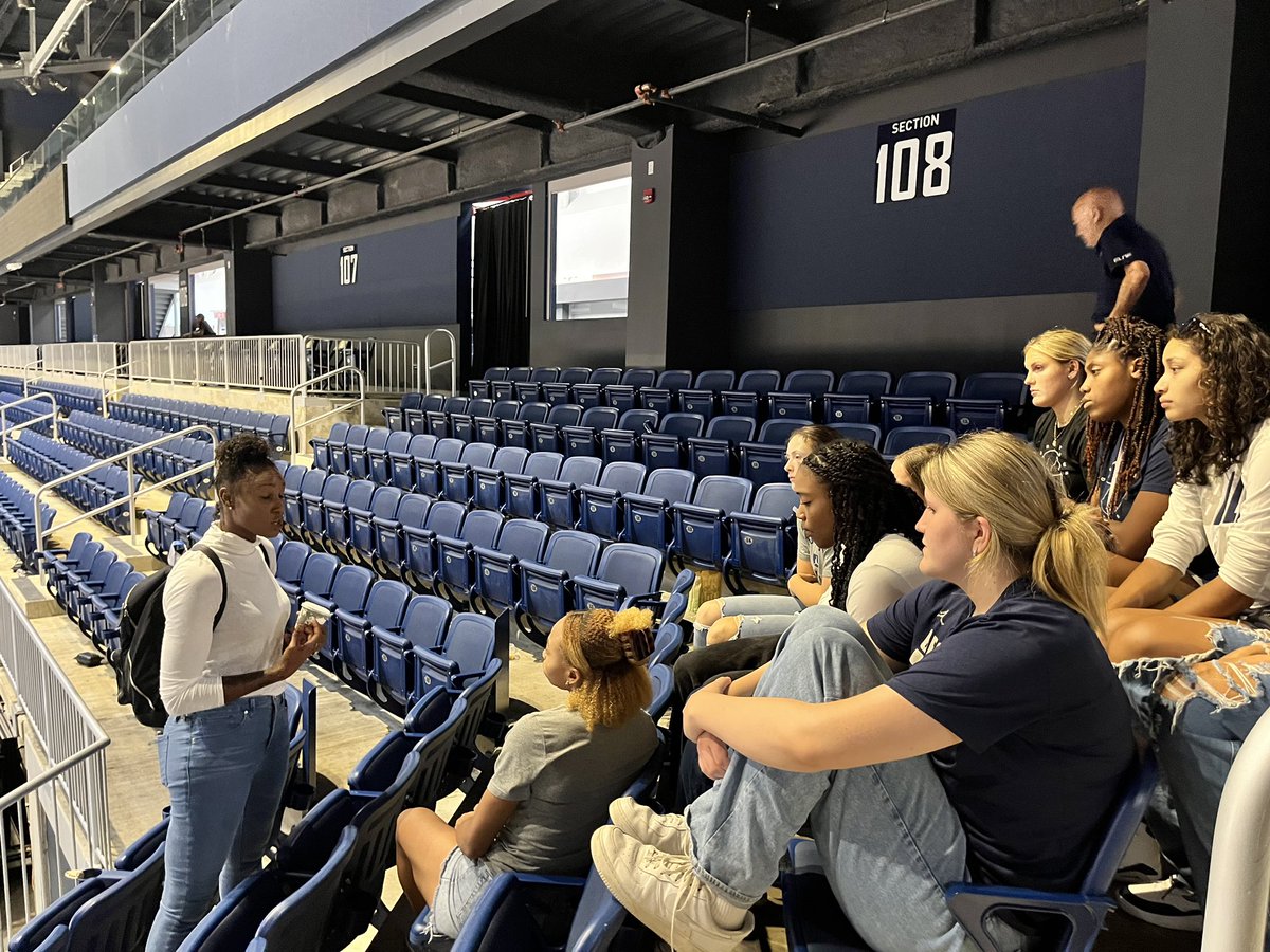 What an afternoon watching the <a href="/WashMystics/">Washington Mystics</a> play the <a href="/minnesotalynx/">Minnesota Lynx</a>! Always exciting to meet <a href="/WNBA/">WNBA</a> legends and a GU alum <a href="/twin1532/">Rebekkah Brunson</a> and <a href="/SylviaFowles/">Sylvia Fowles</a>! 

#HOYASAXA #WeAreOne