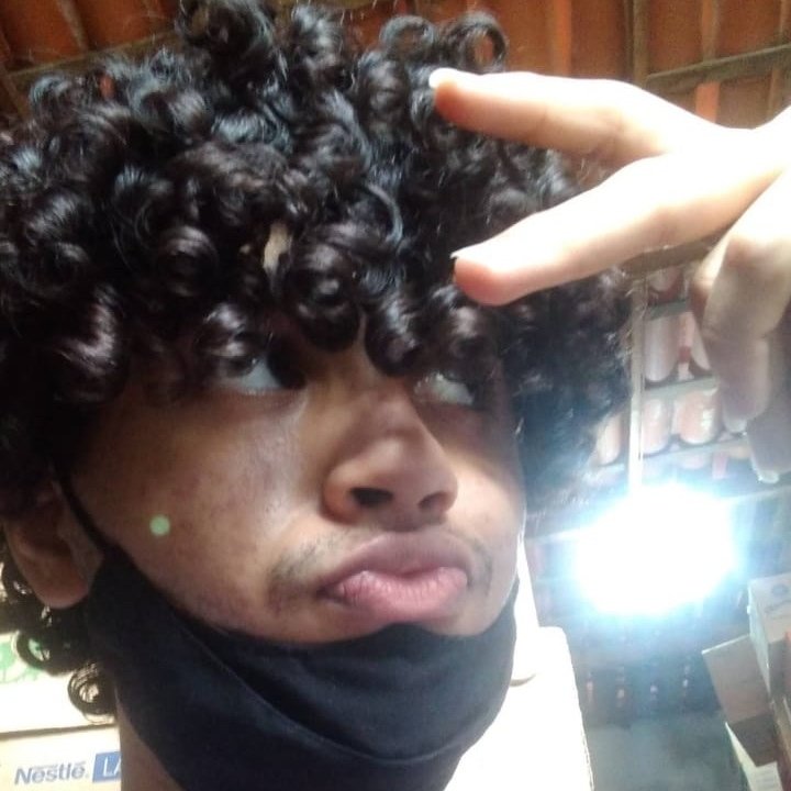 imbixcoito's tweet photo. A ovelha negra da família não fuma, não bebe e não usa drogas. Ela usa preto, é "rebelde", é LG(B)T+, não gosta de futebol, não quer trabalhar em construção civil e tem cabelo grande✨ https://t.co/y8X2t2RATs