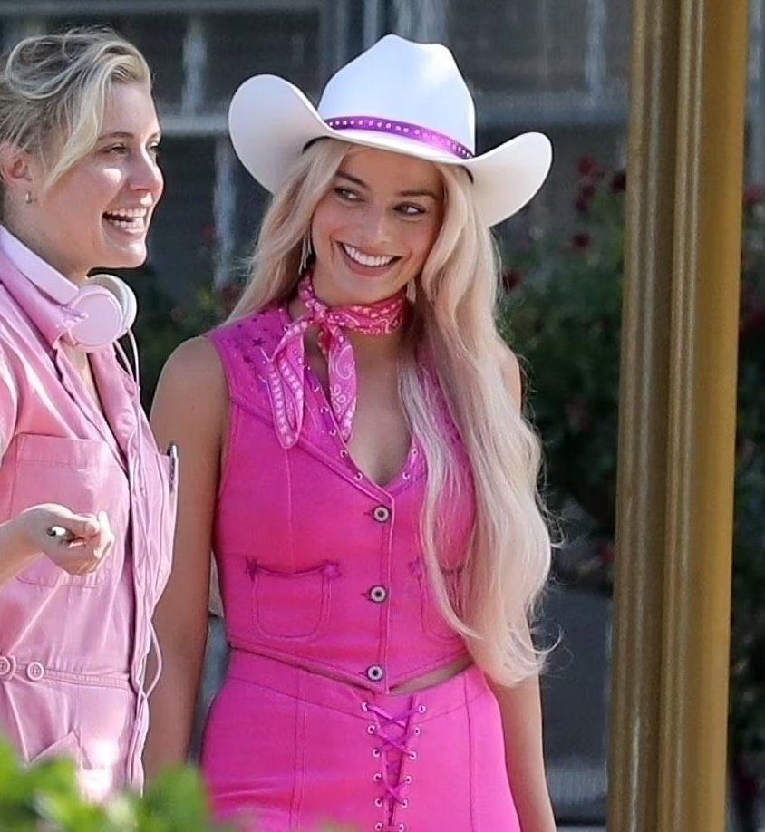 simply margot robbie