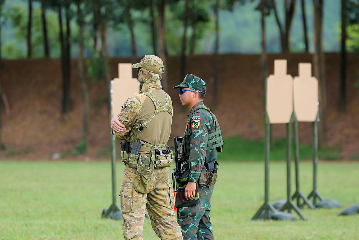 #AusArmy and Vietnam People's Army have again joined forces for the second Australia-Vietnam Combat Shooting Skills Exchange in Hanoi with five days of instruction based on the enhanced combat shooting continuum 🇻🇳 🇦🇺. Full article at bit.ly/3o7UZqC