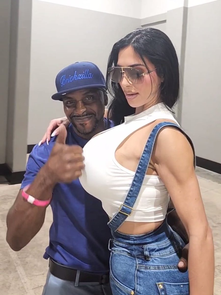 Brickzillaxxx on X: Brickzilla and @Ashtens_Empire mmmmmmmmmph  t.coxnovd9Ycli  X