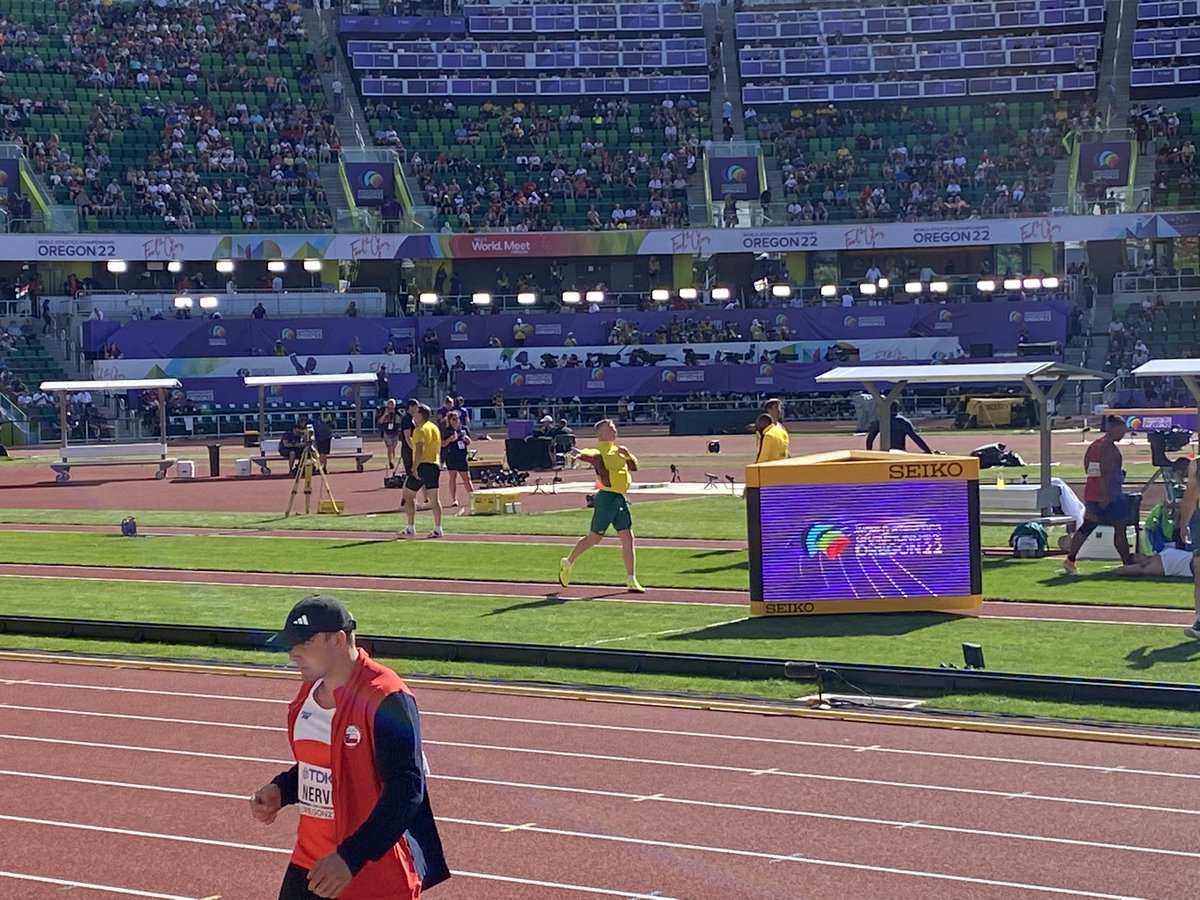 Mykolas Alekna qualifies for the men’s discus final on his second throw - a massive effort of 68.91m (226-1)!!

#GoBears🐻
