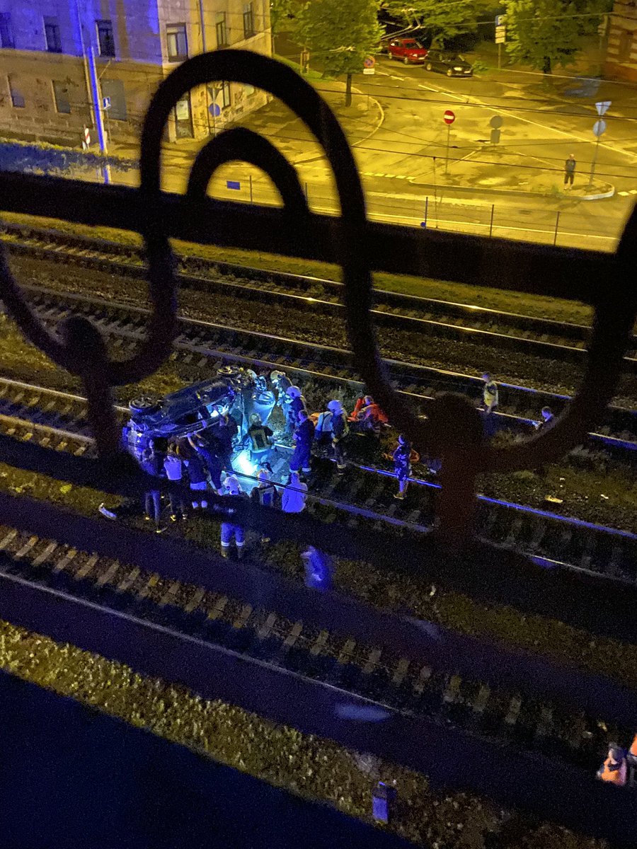 ej tu dirst, 2 jauniešiem ar citybee 2. dzimšanas diena. nekad neuzticos cilvēkiem, kuri dzer un brauc, kā arī vēl nepiesprādzējas. Es tiešām jūtu līdzi puiša partnerei