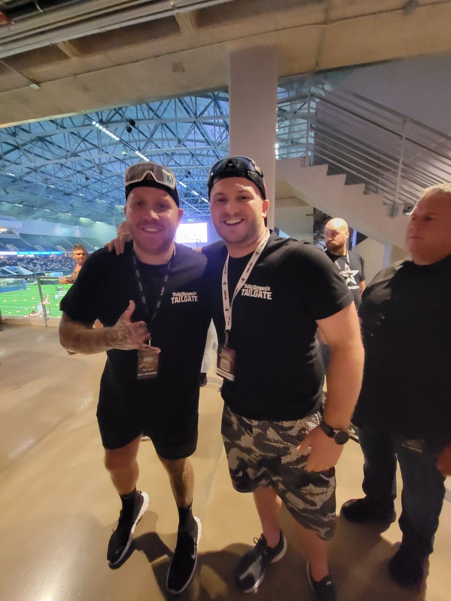 ADemers712's tweet photo. What a weekend!!!!! Got to meet a bunch of the guys I've been watching for years at this point! Can't wait for next year! #TatmanTailgate https://t.co/ryxavPZdhy
