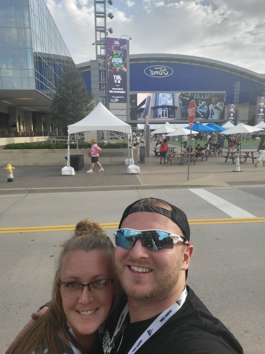 ADemers712's tweet photo. What a weekend!!!!! Got to meet a bunch of the guys I've been watching for years at this point! Can't wait for next year! #TatmanTailgate https://t.co/ryxavPZdhy