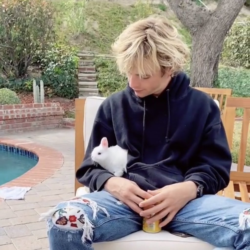 thinksross's tweet photo. ross lynch, my boy <3 https://t.co/jTaIx5DBVk
