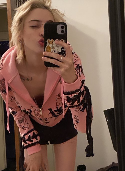 Obligatory #femboy thirst trap 💖🐰 https://t.co/cYavE1pyXC<a href="/tag/femboy"class="tags">#femboy</a>