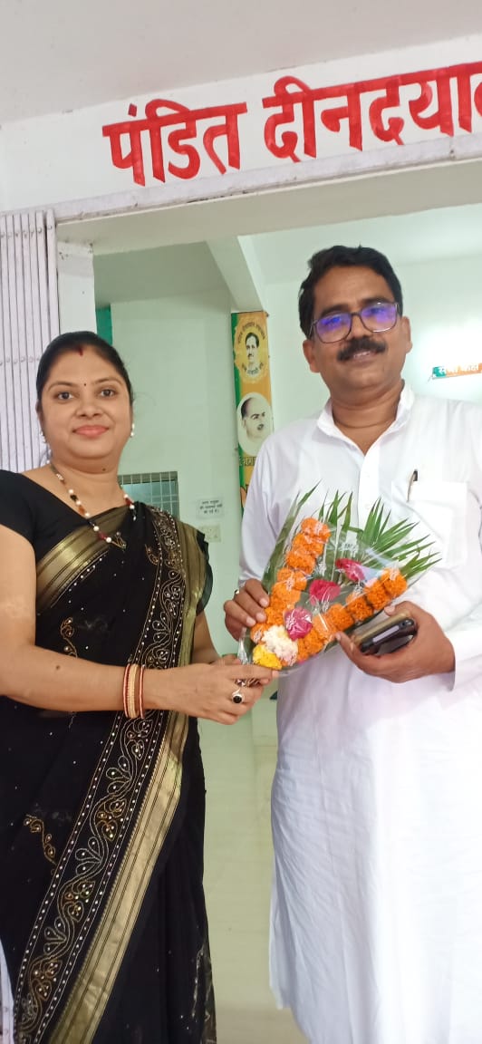 माननीय लोकसभा सांसद महासमुंद, छत्तीसगढ़, श्री @ChunniMp जी, आपको जन्मदिन की अनंत शुभकामनाएं। ईश्वर से प्रार्थना है कि आप दीर्घायु हों और सदैव स्वस्थ एवं प्रसन्न रहें।