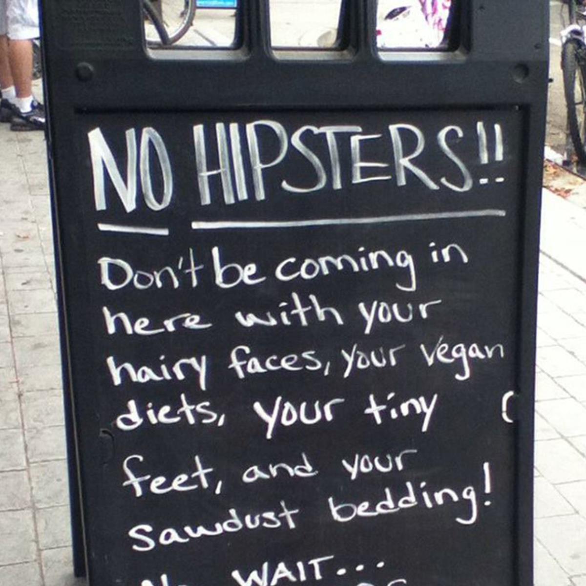 DailyStuffMag's tweet photo. This Texas Restaurant Is Breaking The Internet With This Unbelievable Sign