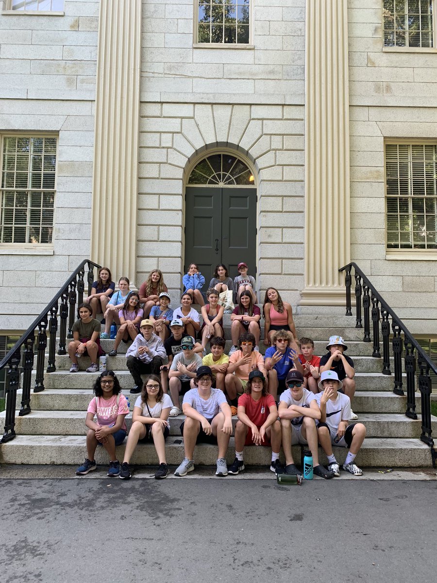 StaceyCharbel's tweet photo. Harvard smarties and Bunker Hill Monument rockstars #TravelsBackInTime https://t.co/f4edVaFdCe
