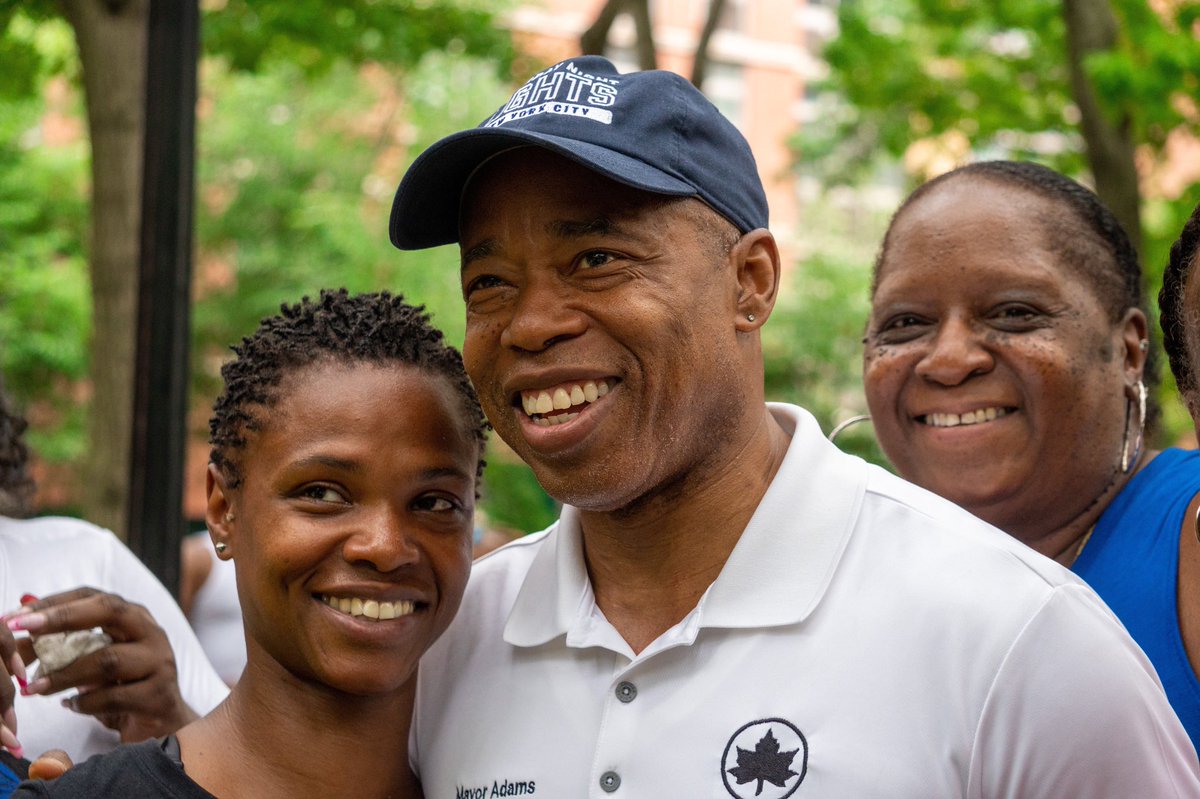 NYCMayorsOffice's tweet photo. .@NYCMayor joins the community at the Jackie Robinson Park block party #inHarlem. https://t.co/z1Tc0ImMQC