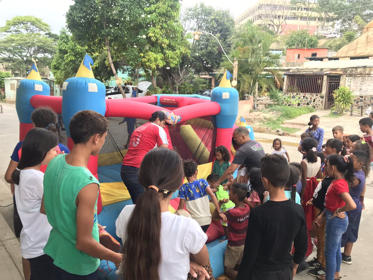 robertalcalasu's tweet photo. 1/3 #Cantarrana, #LasParcelas, #Cumanacoa, #Casanay y muchos más fueron los lugares donde @ADemocratica se hizo presente hoy para celebrar el Día del Niño.
#UnidosXVenezuela https://t.co/Lioikwo6sO