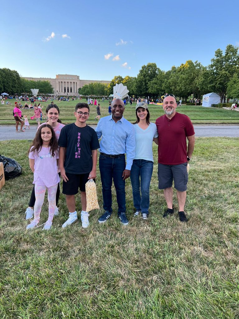 You know it’s a great time when you run into the one and only <a href="/QuintonLucasKC/">Mayor Q</a> at the KC Lawn Party! It was a fun time! #kclawnparty2022