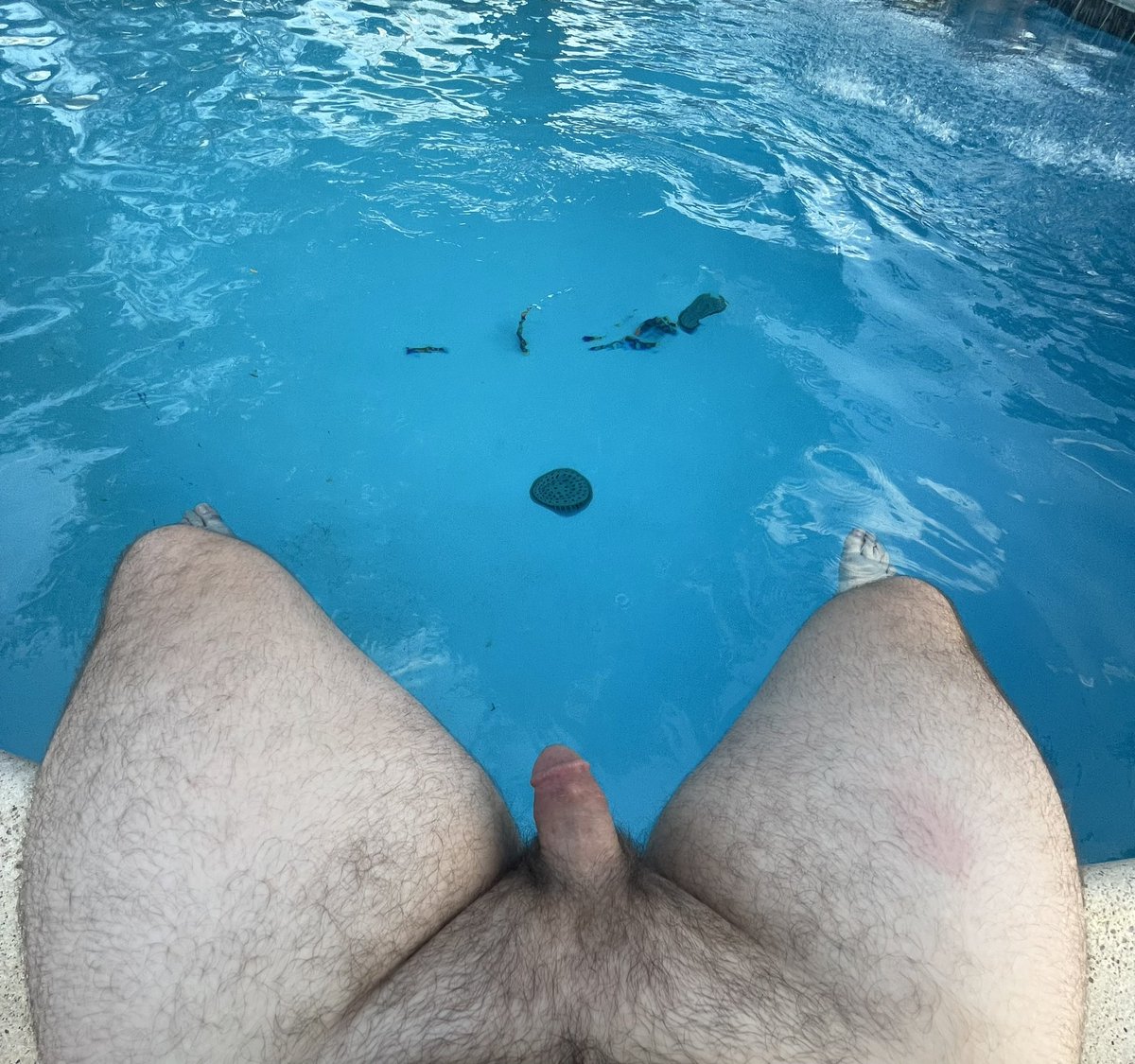 hornyengineer09's tweet photo. Love pool party season https://t.co/1A3VtqTNNk