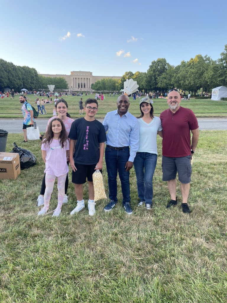I caught the tail end of the wonderful return of the <a href="/nelson_atkins/">Nelson-Atkins Museum of Art</a> Lawn Party. We got the nicest day of the summer! Thanks to the museum, <a href="/KCMOParks/">KCMO Parks and Rec</a> and all of the Kansas City families that made it so special. 

We will see you next year!