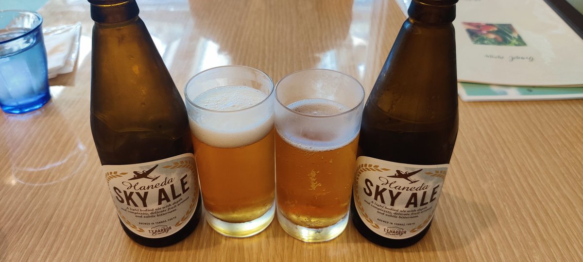 Sancha_Otoko's tweet photo. Qu'est ce qu'on boit quand on arrive à l'aéroport d'Haneda. 
Une bonne bière #hanedaskyale 
On ne peut boire ou acheter cette bière qu'à l'aéroport. 
#BEER 
#biere 
#alcohol 
#boissonfraiche https://t.co/MapXtBCHoy