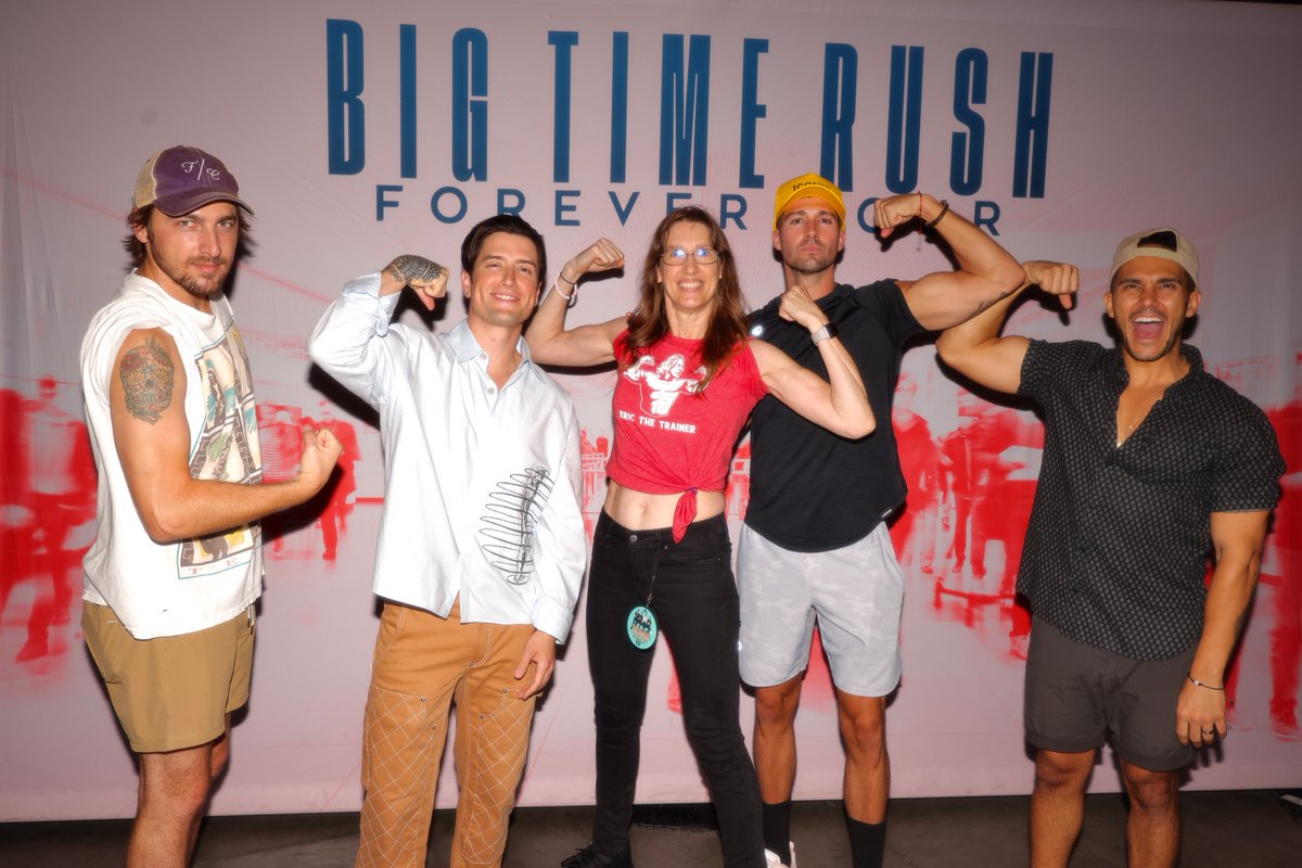 Big Time Flex with the guys from <a href="/bigtimerush/">Big Time Rush</a> ‼️💃🏼💪🏼💯

<a href="/HeffronDrive/">Kendall Schmidt</a> <a href="/1LoganHenderson/">L̶O̶G̶A̶N̶</a> <a href="/jamesmaslow/">James Maslow</a> 🍰 <a href="/TheCarlosPena/">Carlos PenaVega</a> 
#bigtimerushforevertour 🎶🤘🏼 #rushers #ForeverTourRaleigh #bigtimerush #fitness #biceps 
📸 <a href="/AaronGatewoodx/">Aaron Gatewood</a> <a href="/ErictheTrainer/">ᴇʀɪᴄ ᴛʜᴇ ᴛʀᴀɪɴᴇʀ</a> <a href="/RedHatAmp/">Red Hat Amphitheater</a>