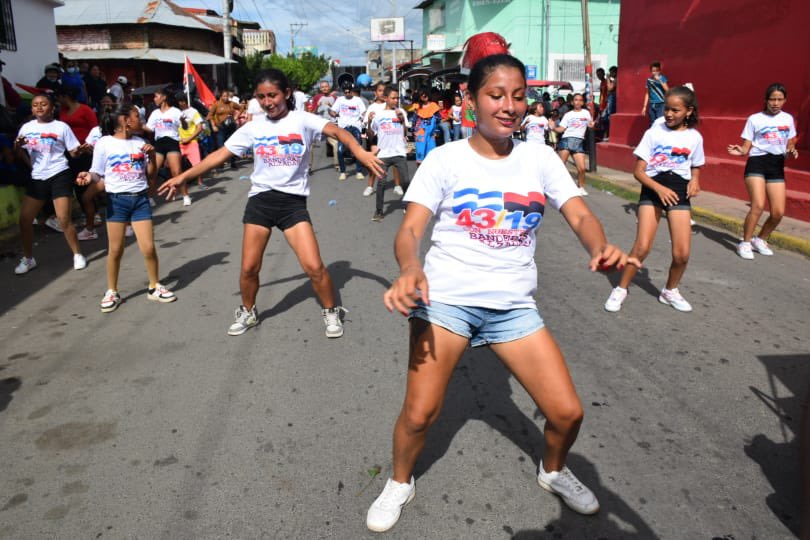 #4319FuerzaDeVictorias 
📌 Con un colorido carnaval que recorrió las principales calles, la Militancia Sandinista de #Chinandega celebró el día de la Alegría.
vivanicaragua.com.ni