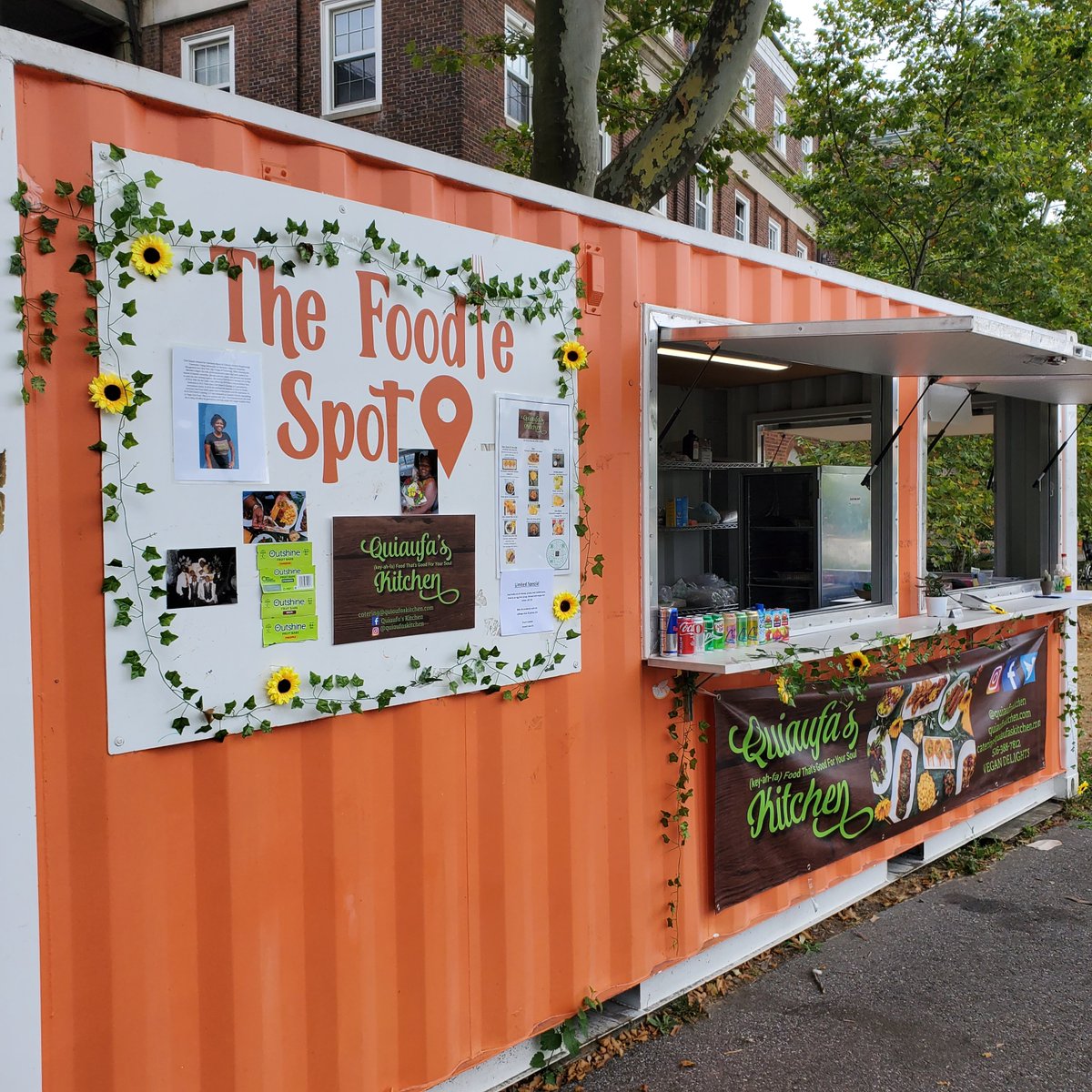 communityfundny's tweet photo. Through a partnership with @NYCHA & @Gov_Island, graduates of the #FoodBusinessPathways program are vending this summer at the #FoodieSpot on #GovernorsIsland. You can check out Quiaufa's Kitchen Fri.-Sun. through the end of summer. Thank you for supporting NYCHA #entrepreneurs! https://t.co/6RK5meyzcW