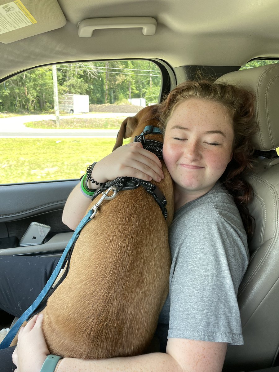 pir8temom2's tweet photo. Afternoon with @sarahlcrocker getting the dogs nails trimmed. Savoring every second with my girl. https://t.co/dSn2kCaw3F