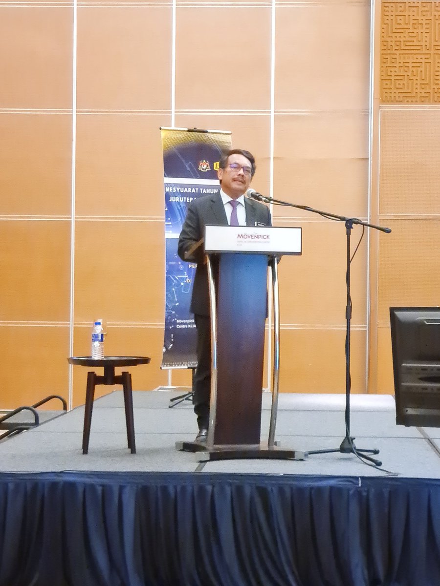 JKR_CKM's tweet photo. Ucapan dan Perasmian Mesyuarat Tahunan Jurutera-Jurutera Mekanikal JKR Malaysia 2022 oleh Ketua Pengarah Kerja Raya, YBhg. Datuk Ir. Haji Mohamad Zulkefly bin Sulaiman.

#MTJM2022 https://t.co/t20dfrA5o1