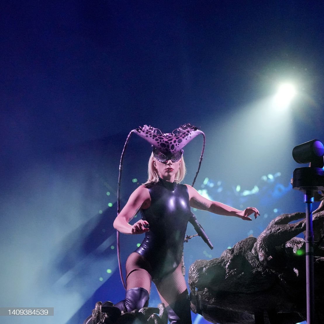rdtmidia's tweet photo. Mais imagens de Lady Gaga se apresentando em Düsseldorf com a #TheChromaticaBall https://t.co/lSbmt3er77