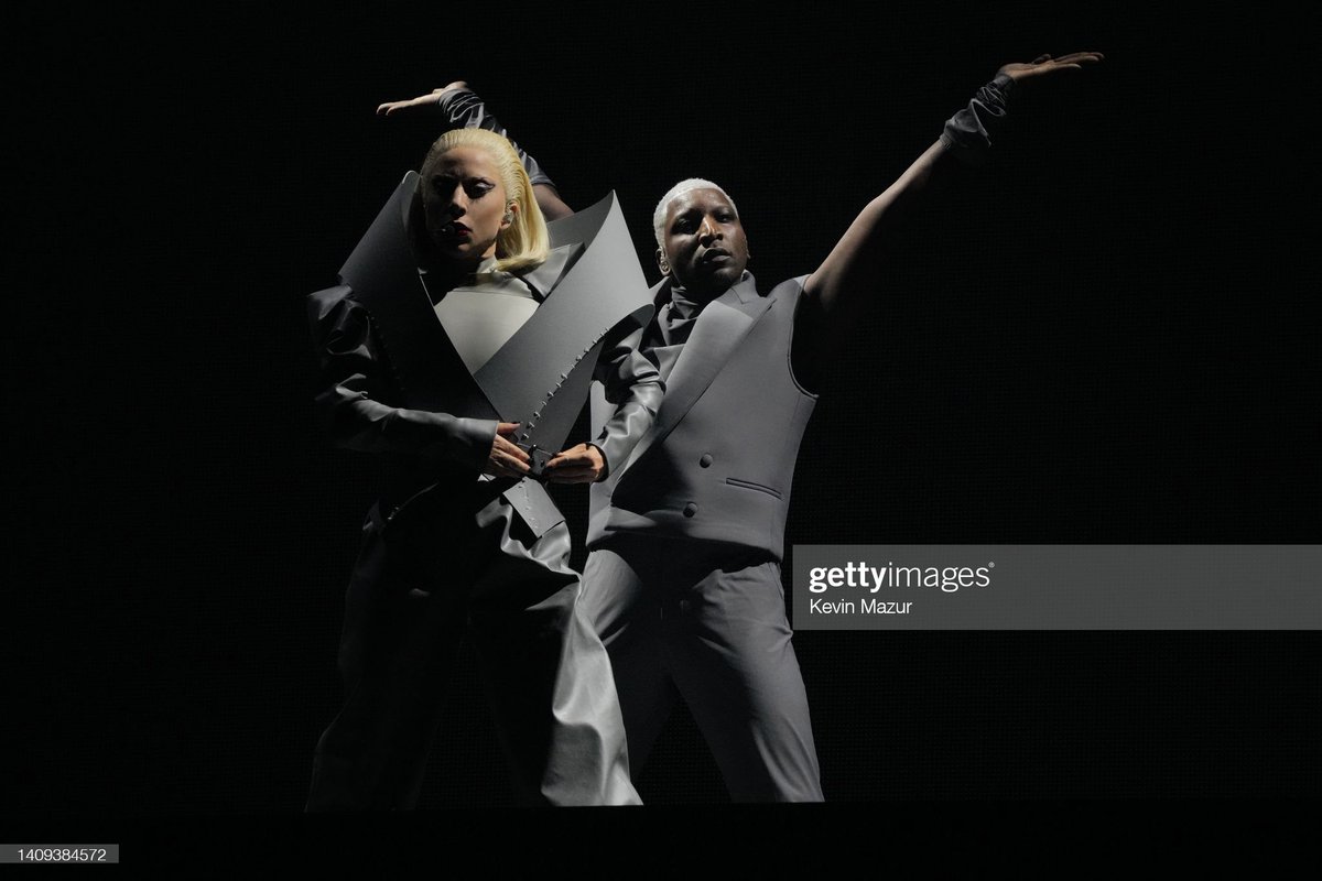 rdtmidia's tweet photo. Mais imagens de Lady Gaga se apresentando em Düsseldorf com a #TheChromaticaBall https://t.co/lSbmt3er77