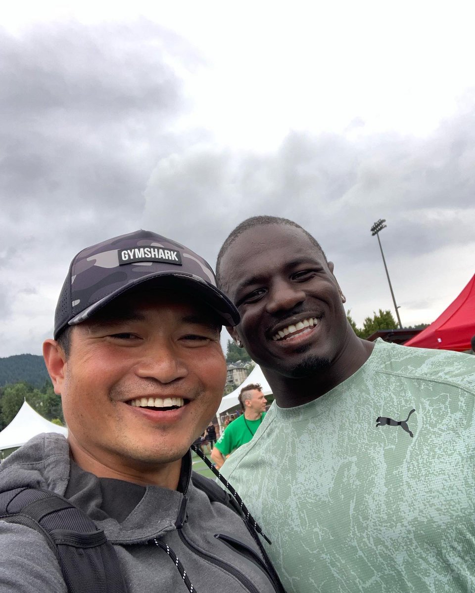 MarkDouangchanh's tweet photo. Selfie with CrossFit Games Athlete, Chandler Smith. After the selfie we compared our calves for some reason and then took a proper photograph together 🙂 https://t.co/IES47LDL0b