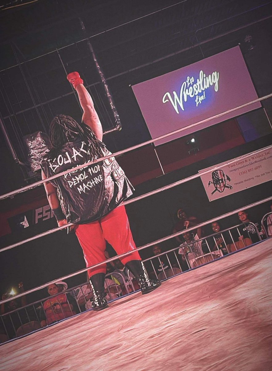 BOJACKOfficial's tweet photo. I'm out here standing for the revolution man
#DreadlockDemolitionMachine
#RisingQuasar
@LetWrestlingLV https://t.co/7dMfeT0Jhj