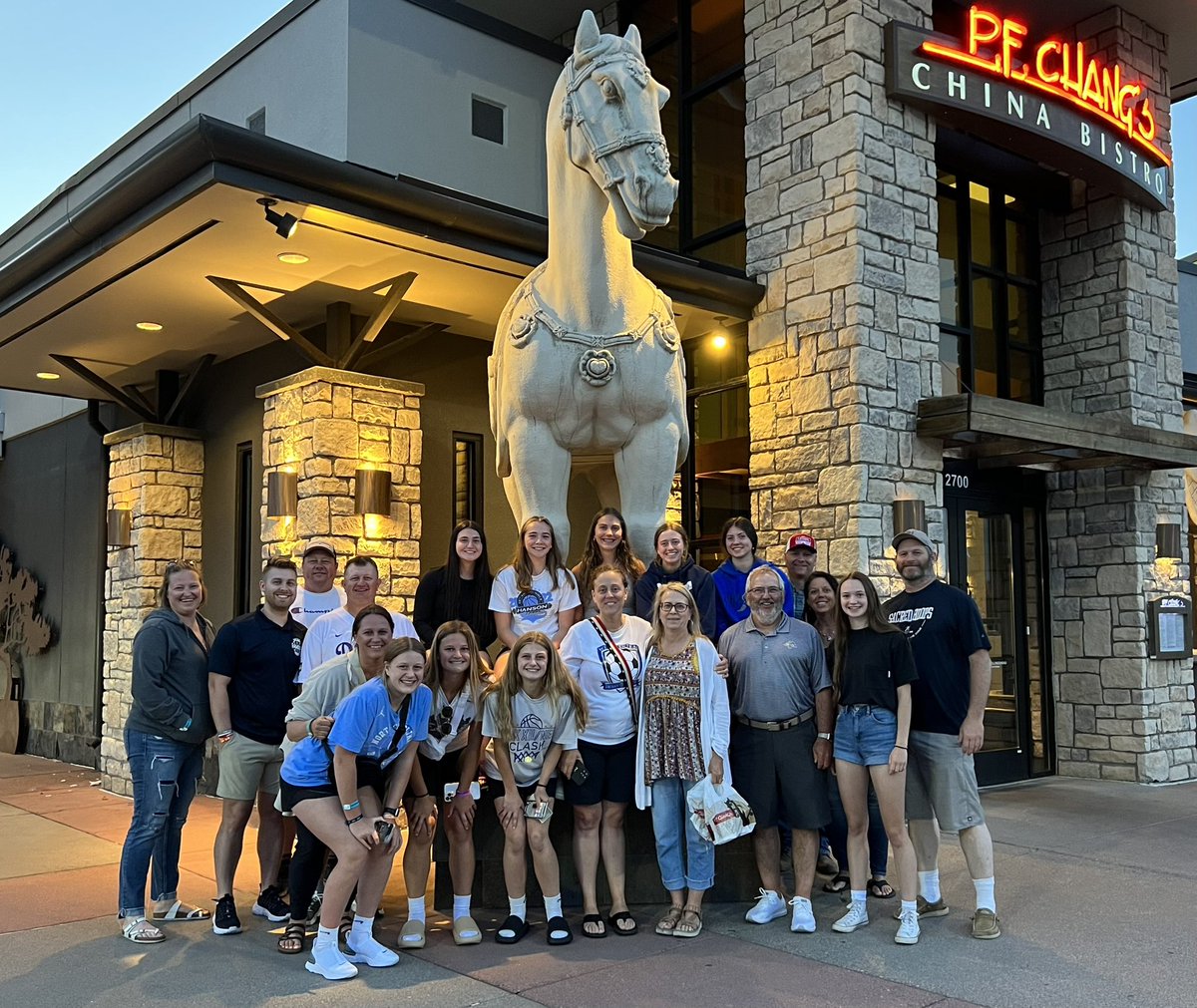 7-1 to finish the summer! Grateful to have coached this group these last 4 months. Sad it has to end but thankful for them. Proud of their efforts &amp; progress on the court but more proud of who they are as individuals.

Pumped up for their senior &amp; junior seasons. #HoopsFamily 🏀