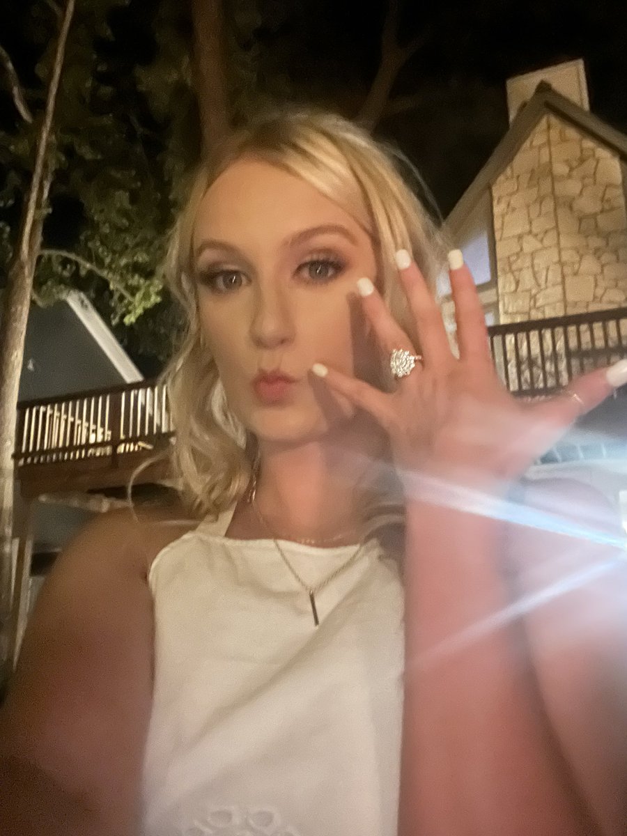LilLeo23_'s tweet photo. Future Mrs.Galvan ❤️ https://t.co/RsvW0AUJwq