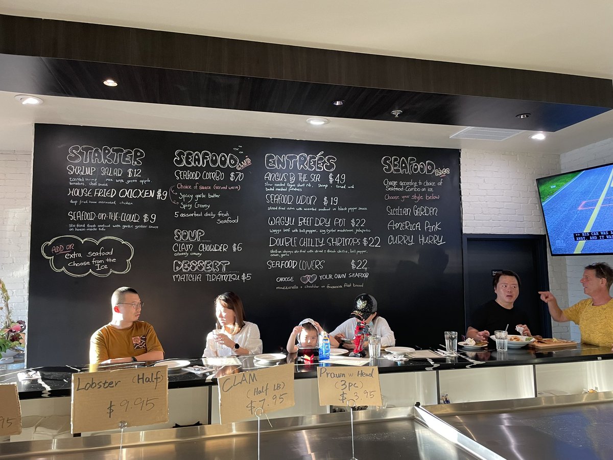 eatinglasvegas's tweet photo. Jimmy Li is about to raise the Seafood Stakes in #Chinatown. #SeaFresh #LasVegas 🍤🐠🐟🦞 https://t.co/qTITnc9u4o