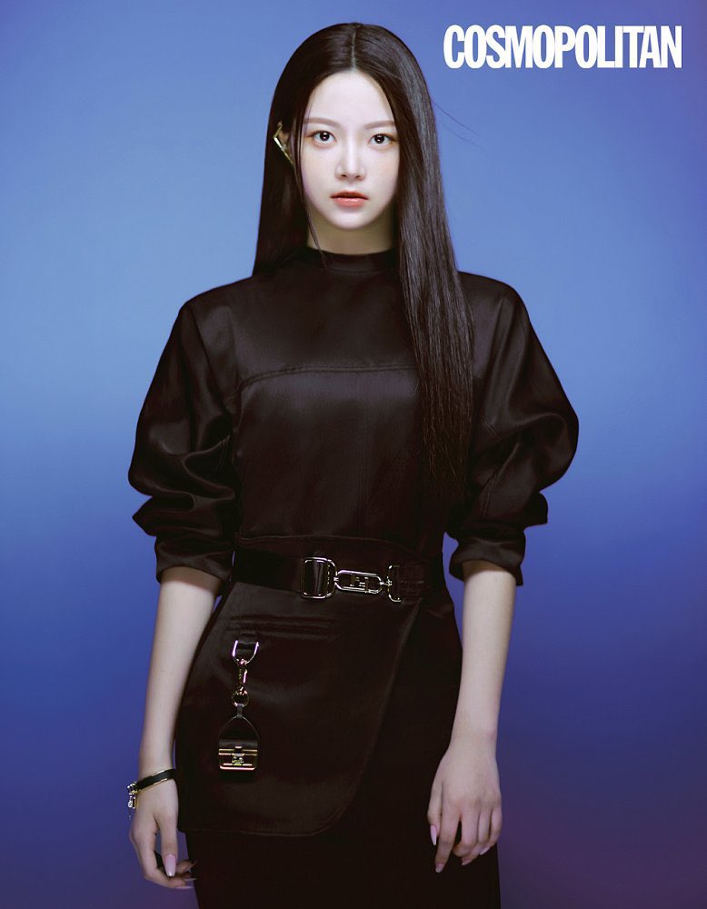 picseunchae's tweet photo. LOOK AT HER https://t.co/4bbWLHH824