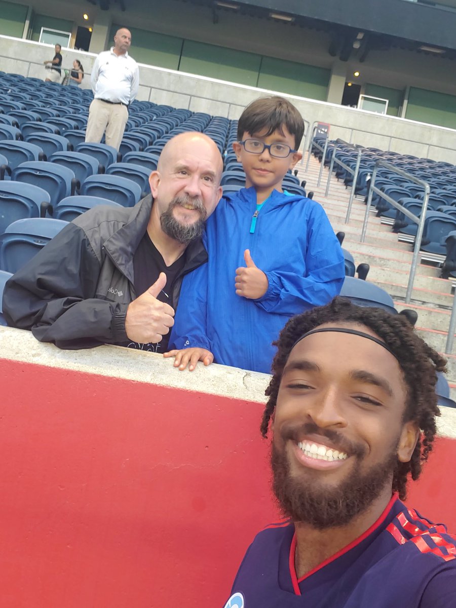 teach_mich's tweet photo. As always, @_andre36 is a class act!
He talks to all fans, takes pics, & is an inspiration, role model, and #Hero to lots of kids, like my son. While we wanted to see him play last night's @ChicagoFire game, we will thrilled to watch him @ChicagoFireNext !!
#StartAndre
#cf97 https://t.co/aLwTHK4oZq