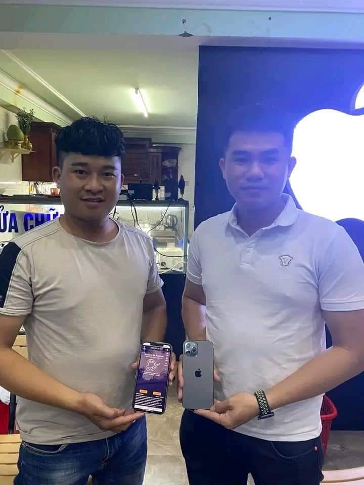 Pi vs. iPhone 12 Pro Max 😍😍

Exchanged With Pi, seller accepts Pi coin as means of payment.👍

Pi is not a Dream, not a scam. 
Pi is a Reality. 

#Pitransactions #PiNetwork #PiPayment