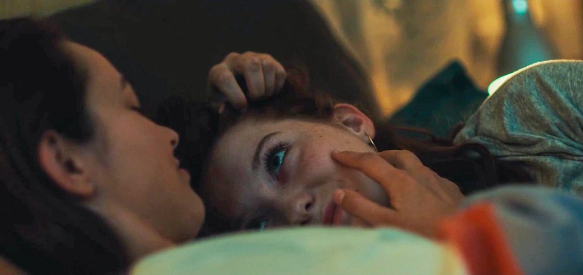 _allthelilies's tweet image. sapphics cuddling in bed is my favorite genre