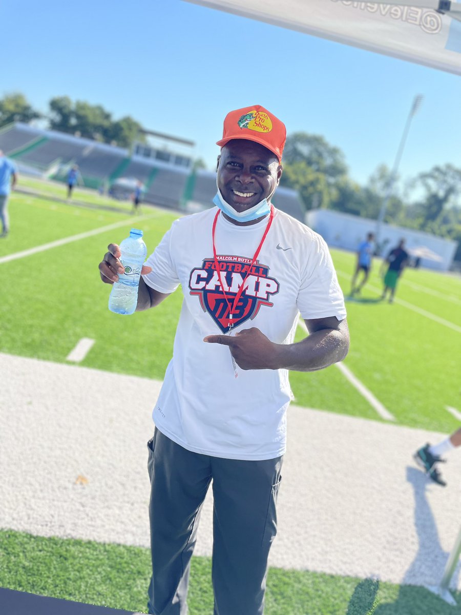 msmdistributor's tweet image. Black Own Eleven86Water 🥶 #MalcolmButler FootBall Camp!! #Mississippi #msmdistribution #eleven86water #football 💙✊🏿